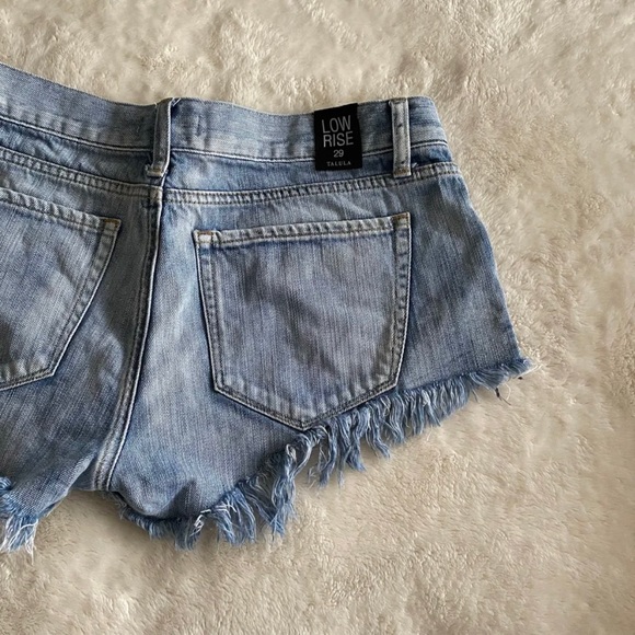 Low-rise Shorts from Aritzia - Picture 1 of 5